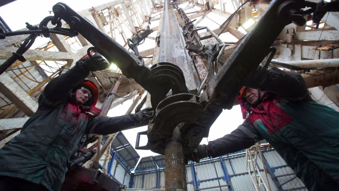 Tendințe telemetrie: WOB, RPM, TOB, ROP – semnale pentru stuck pipe